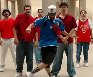 آواز شاد؛ پسرای دهه هشتادی دست هرچی ادعای رقصه از پشت بستن با پنج زبون دنیا رقصیدن