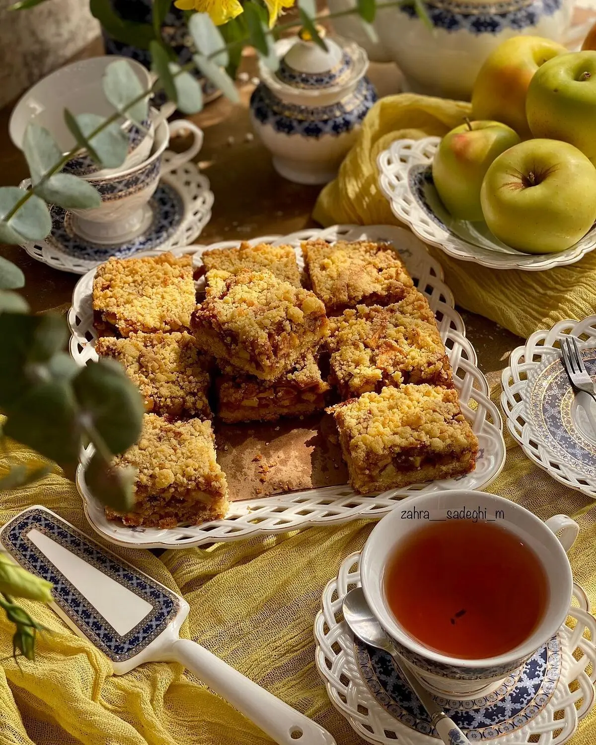 طرز تهیه کرامبل سیب؛ یه خوشمزه جذاب که بد جوری دلبری میکنه