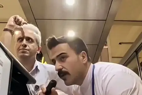 صدای قدغن؛ خبر داشتین صدایی که فرودگاه میشنوین از ایشونه؟ چشا شیش تا میشه