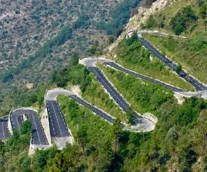 جاده‌های هیجان‌انگیز؛ ببین وسط کوه و دشت چه جاده هایی ساختن هم خوشگلن هم پر پیچ و خم