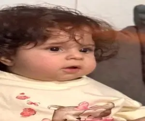 آواز شاد؛ دختربچه ملوس نصفه شبی کنسرت گذاشته میخونه بشکنه میزنه خواب خونواده رو گرفته