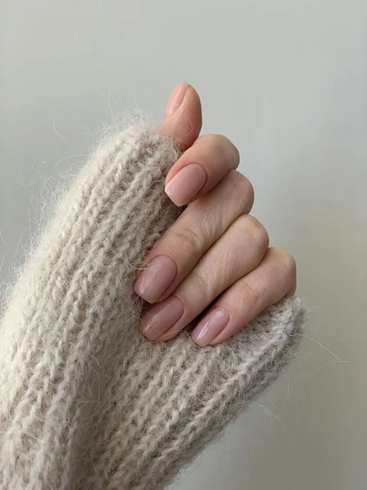 nude-nail-model-47