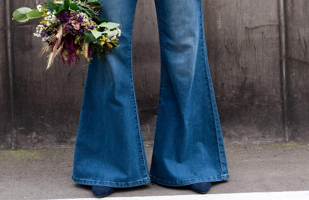 flat-shoes-with-flare-jeans