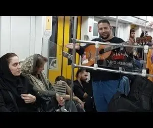 آواز خیابانی؛ خواننده خوش صدایی که توی مترو از مادر خوند و همه رو احساساتی کرد