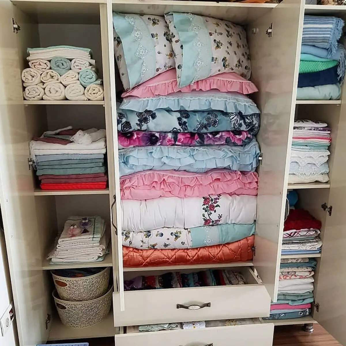 bedding-set-closet-1