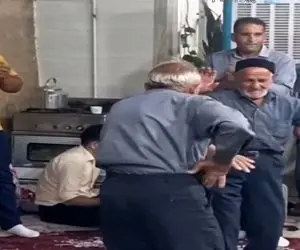 آواز محلی؛ داداشای دوقلو الان بزرگ خاندانن نوه نتیجه ها دورشون جمع شدن برا پایکوبیشون