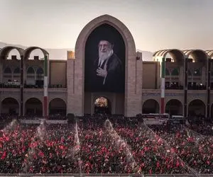 تصویری از قالیباف و آیت‌الله مروی در مصلی تهران