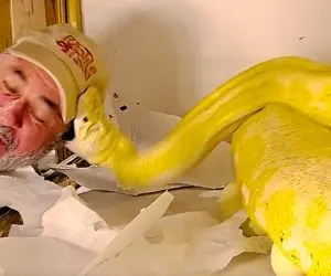 ابلهانه های جذاب؛ آقاهه رفت تخم های مار پیتون غول رو برداشت اونم کلشو بدجور گاز گرفت