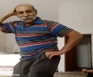 آواز شاد؛ پیرمرد رقص ترکیبی ملق چرخون میره تا مهره هاش بیان بفهمن چیشد میره حرکت بعدی