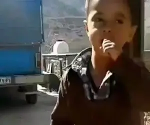 آواز جگرسوز؛ پسر خردسال کورد چه زنده خوانی میکنه روحت رو میکنه