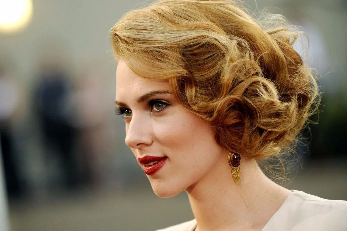 Scarlett-Johansson-hot-actress-1200x800