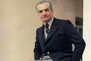 سفر به ایام قدیم سال ۱۳۲۸؛ بازدید محمدرضا پهلوی از کارخانه کادیلاک در آمریکا