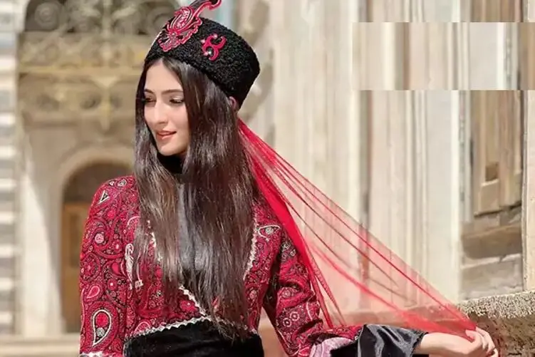 آواز محلی؛ دختر آذری با لباس محلی چه رقصی میکنه یاشاسین آذربایجان قیزی