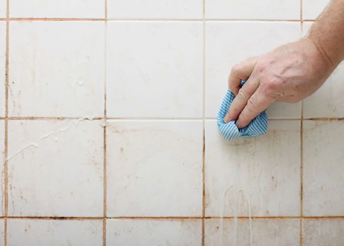how-to-clean-bathroom-tile