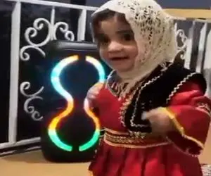 آواز محلی؛ فندق دیدین با لباس شمالی برقصه؟ این فسقلی نمکدون چه قشنگ نانای میکنه