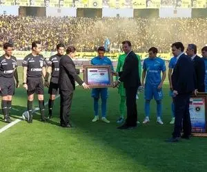 اقدام زیبای باشگاه سپاهان و زنیت برای کمک به زلزله زدگان خوی