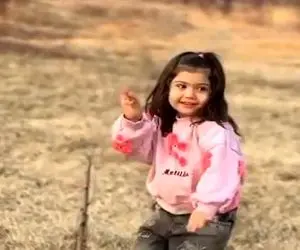 آواز شاد؛ رقص باحال و ناز دختربچه کیوت تو دشت و دمن که همه رو آب قند لازم کرده