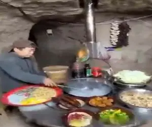 معماری خلاقانه؛ مرد رسما از پشت کوه اومده بدون اجاره خونه کوهو شکافته امپراطوری زده