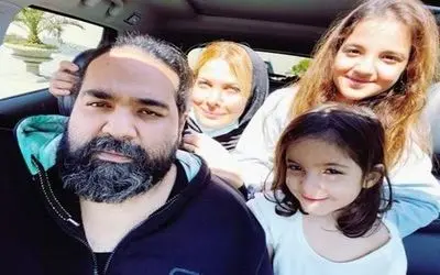 آواز پر احساس؛ رضا صادقی دخترش بغلش وایساده و دوتایی بغلم کن رو می خونن