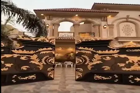 معماری خلاقانه؛ همین که در این قصر باز میشه حس میکنی وارد قصه شاه پریون شدی چقد شکیله