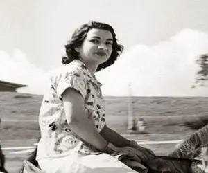 رابطه‌ی جنسی اشرف پهلوی با سگ حیوان خانگی اش!