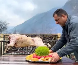 (ویدیو) گاو غول پیکری که درسته کباب و حسابی گریل و خوراک فوتبالیست ها شد