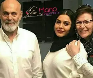 علاقه شدید آزاده زارعی به نشان دادن اندام و موهایش! +عکس