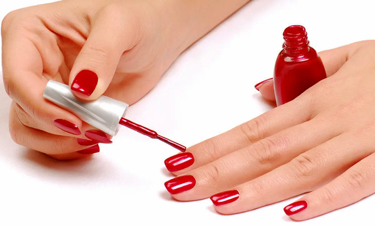 apply-nail-polish-780x470