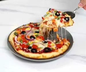 غذای یک ربعی؛ انقدر حاضری نذار جلو شوهرت زشته پیتزای فوری واسش درست کن فرم نمیخواد