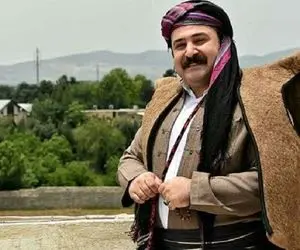 آواز ریتمیک؛ اجرای آهنگ کردی شاد و رقص درار توسط نورالدین بزله که حسابی به دل میشینه