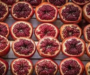 ترفند خلاقانه؛ از الان یاد بگیر برا شب چله انارو اینجوری برش بدی درسته دربیاد حظ کنی