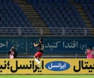 وحید امیری ستاره درخشان پرسپولیس در مصاف مقابل نساجی