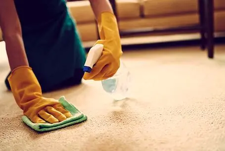 ترفندهای خانه داری؛ وقتی چای روی فرش میریزه چکار بکنیم؟