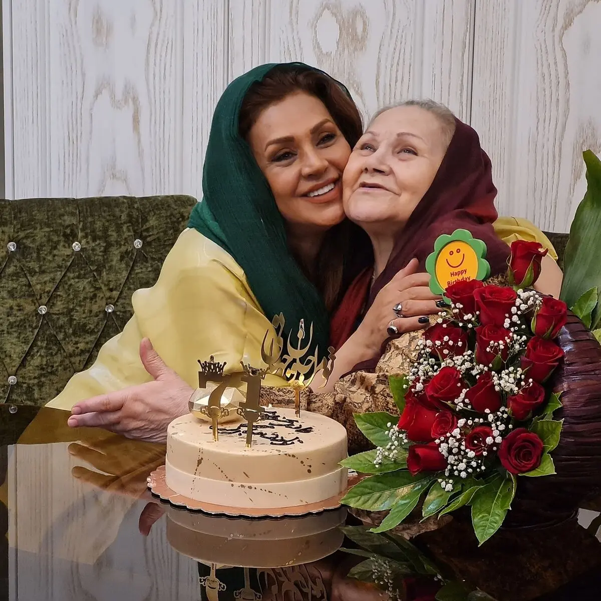 نسرین مقانلو و مادرش