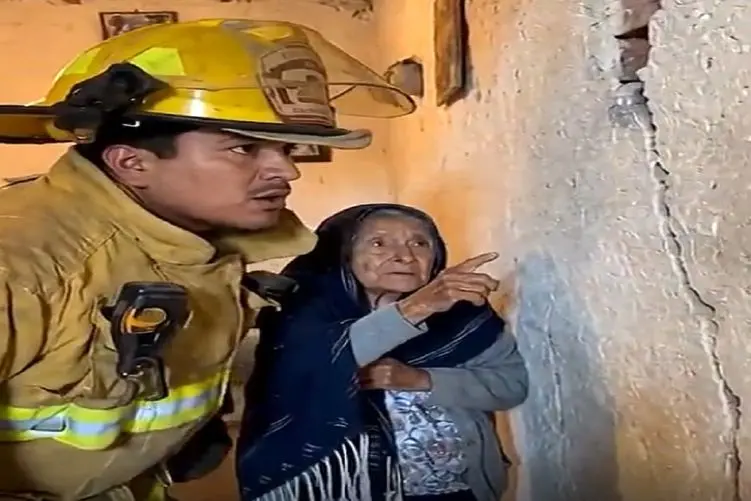 معماری طبیعت؛ آتشنشانه با حرف پیرزن یه چکش زد رو ترک دیوار انگار صور اسرافیل رو دمید
