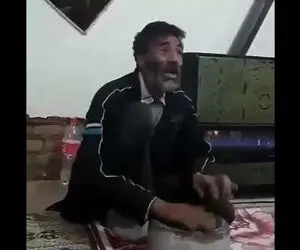 آواز خیابانی؛ خواننده معتاد خوش صدا که به زیبایی آهنگ محبت ایرج خواجه امیری رو خوند 