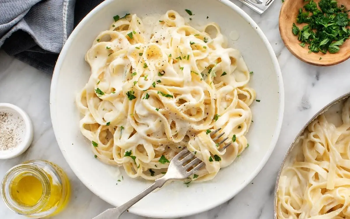 fettuccine-alfredo