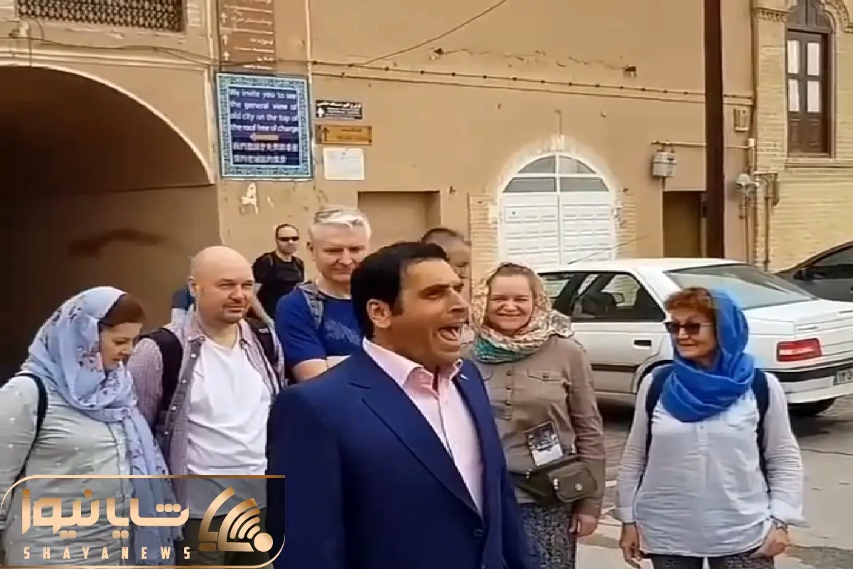 آواز سوزناک؛ داشت خوب پیش میرفت و جانسوز  برای توریستا میخوند تا گوشتکوب زدن رو پاش