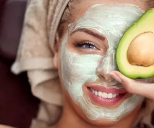 از جوش هایی که زیباییتو به یغما بردن خسته شدی؟ با ماسک خونگی پوستتُ عین آینه درخشان کن