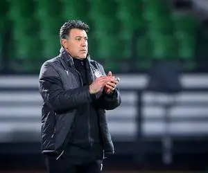 نوازی: روی نیمکت تنها نیستم و ۱۱ مربی در زمین دارم