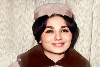 سفر به ایام قدیم سال 1341؛ قیافه فرح دیبا ماتم زده شکست عشقی در کنج اتاق دوران جاهلی