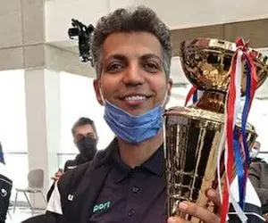 فیلم لحظه جایزه گرفتن عادل فردوسی ‌پور از دست علی دایی