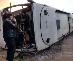 واژگونی اتوبوس در دامغان با ۲۷ مصدوم