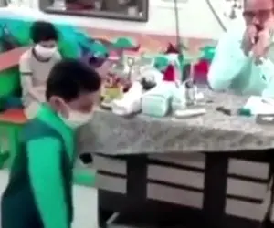 آواز شاد؛ آقا معلم با سازدهی اهنگ واویلا لیلی میزنه دانش آموز میرقصه با نمره 21 از 20