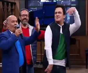 سکانس خندان/آقا محمود حامد رو به غلط کردن انداخته/سالن غش کرده از خنده