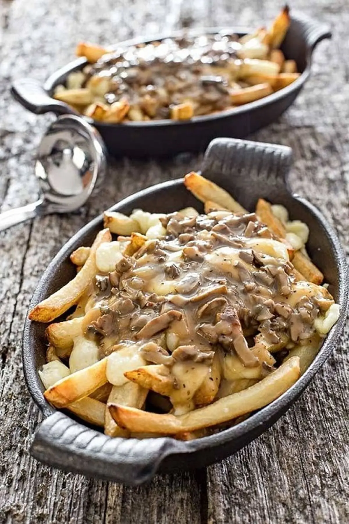سیب زمینی سرخ کرده با سس قارچ 