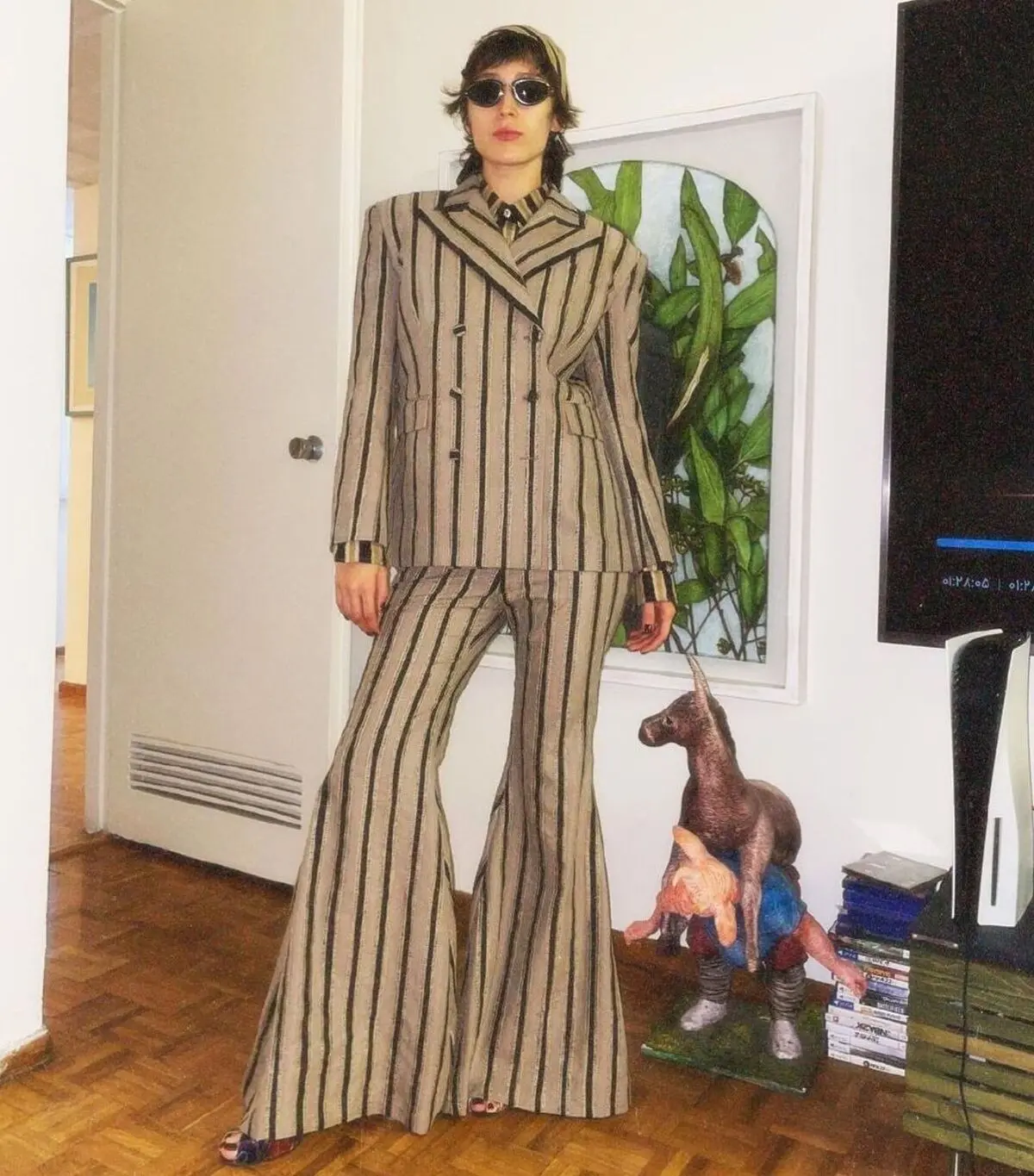 Photo by مجله طراحانِ لباس on October 01_ 2024. May be an image of 1 person_ suit and blazer.