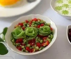 آموزش آشپزی؛ ادویه ها و چاشنی های سالاد شیرازی