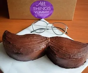 ایده های خلاقانه؛ واسه تولد شوهرت دنبال ایده نابی؟ یه کیک شکل سبیل واسش درست کن