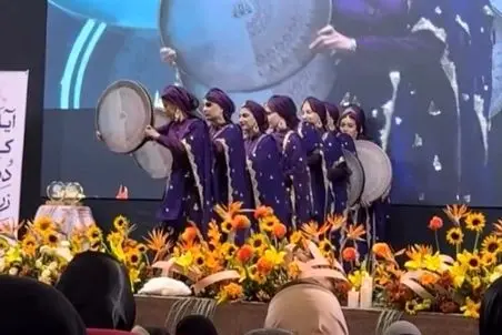 آواز شاد؛ اجرای سماع و نوازندگی دختران تو یزد که گوشواره های لوستری هم انداختن